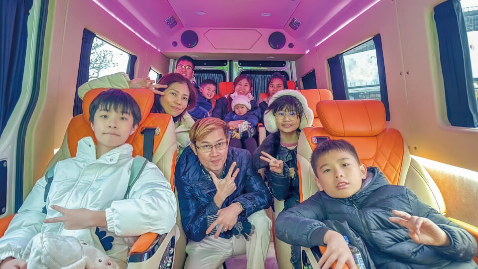 賓法明星保母車的旅程側寫圖片